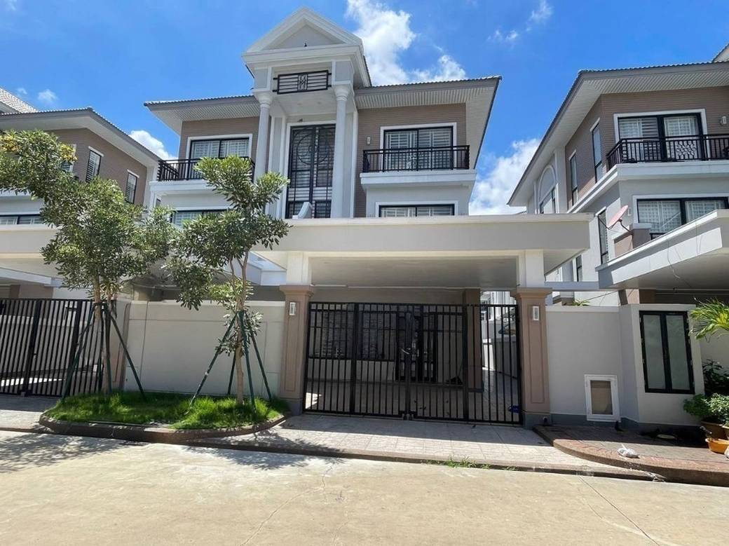 Twin Villa For Rent at Peng Huoth 60M