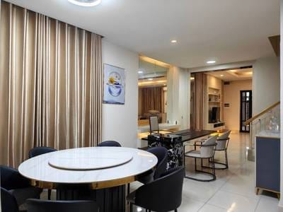 Dwuwilla Na wynajem o powierzchni mieszkalnej 216 m² w Meanchey
