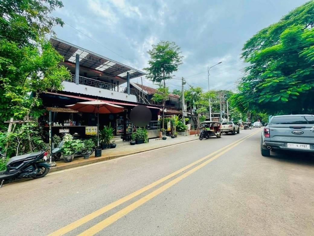 542 sqm Land Size Shophouse Na prodej