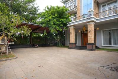 $1,450,000 Vila
