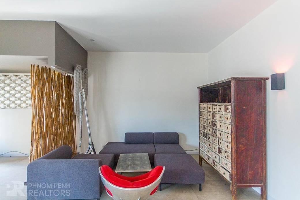 Flat House Na prodej in Daun Penh $315,000