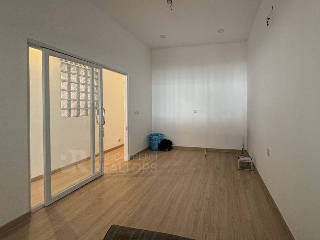 Flat House Na prodej in Daun Penh $68,000