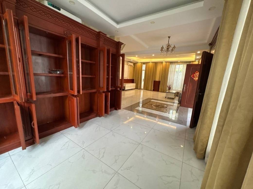 320 sqm Land Size Villa For Rent