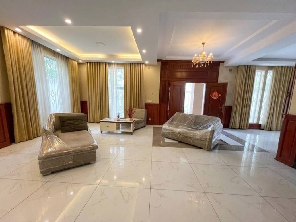 $2,500 Villa