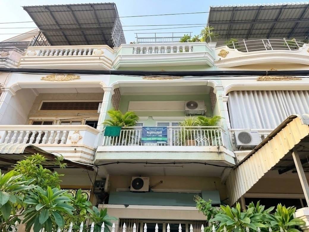 $150,000 Flat House