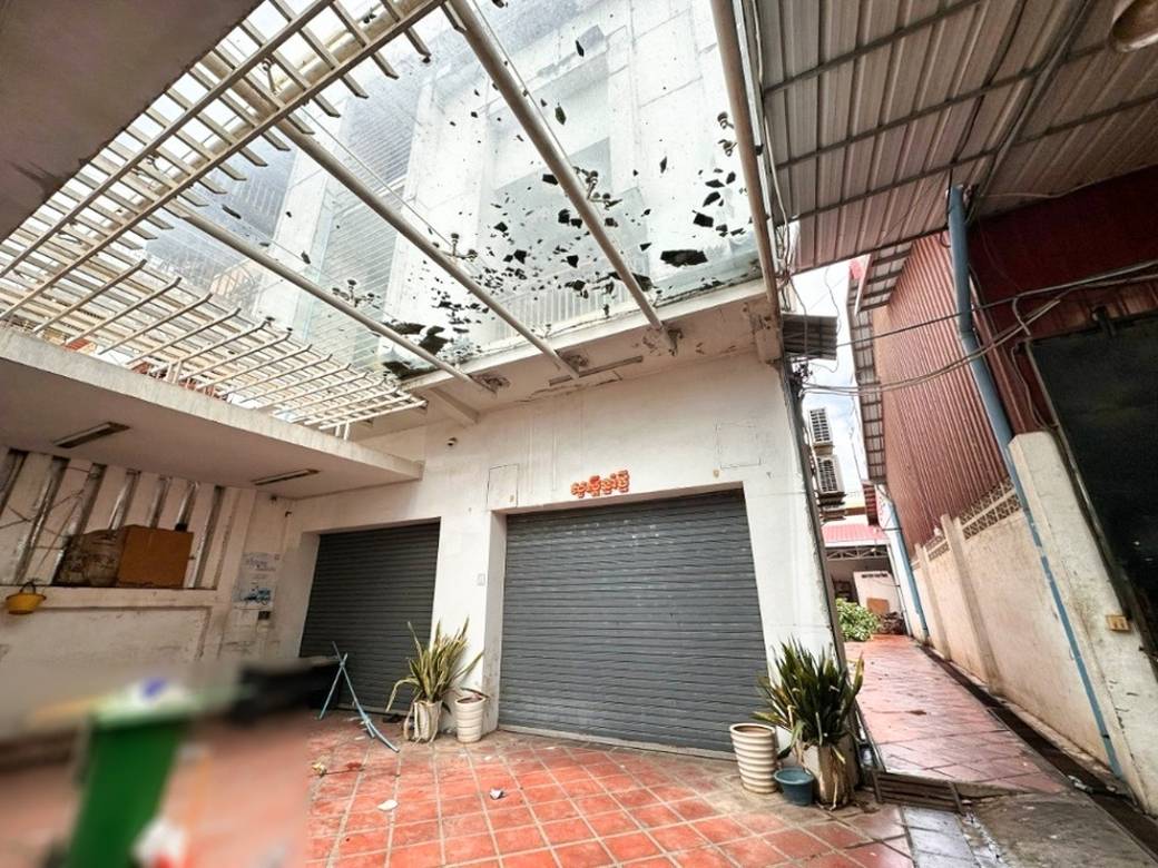 150 sqm Land Size Shophouse K pronájmu