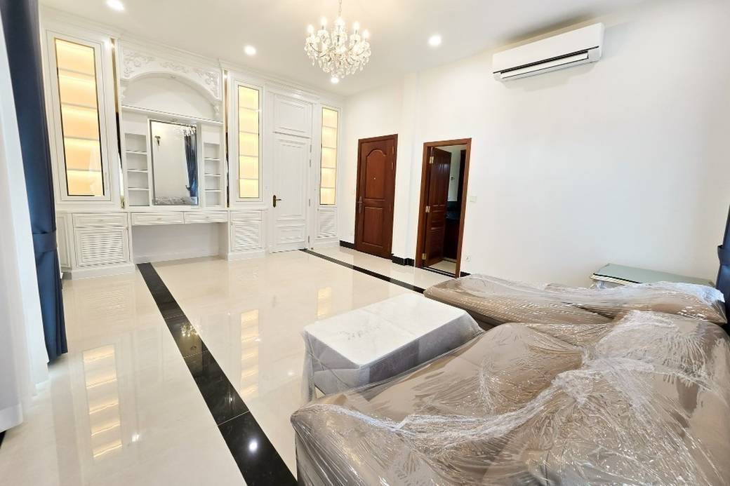 Villa For Rent in Tonle Bassac, Chamkarmon, Phnom Penh
