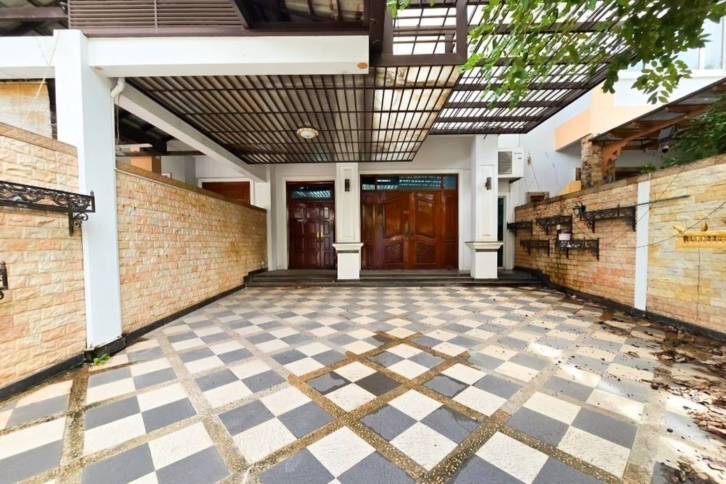 $2,500 Vila