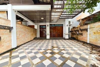 $2,500 Vila
