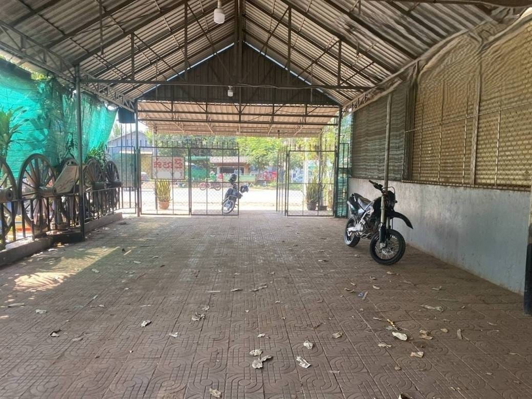 1,762 sqm Land Size Sklad Na prodej