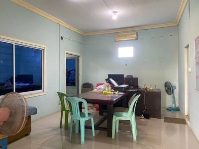 ឃ្លាំង សំរាប់លក់ ទំហំដី 490.6 ម៉ែត្រការ៉េ