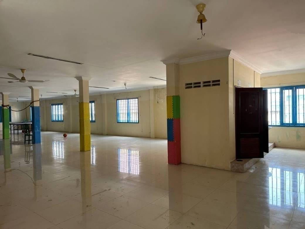 Bâtiment À louer à Nirouth, Chbar Ampov, Phnom Penh