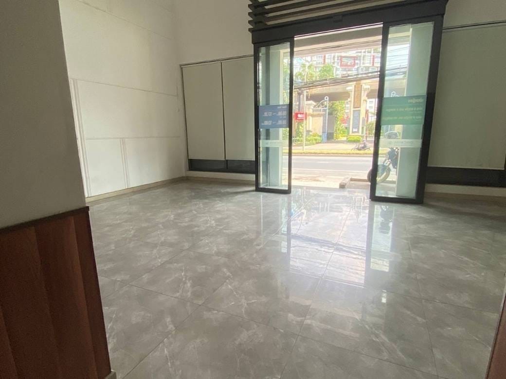 Bâtiment À louer à Chbar Ampov $6,000