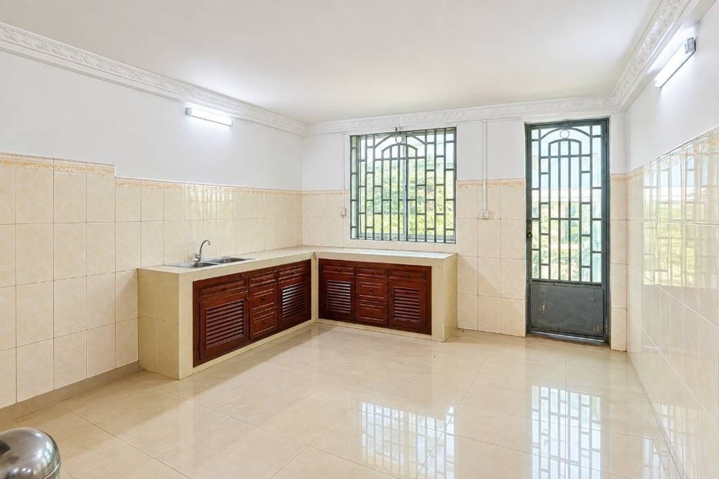 Shophouse K pronájmu in Sen Sok $2,500