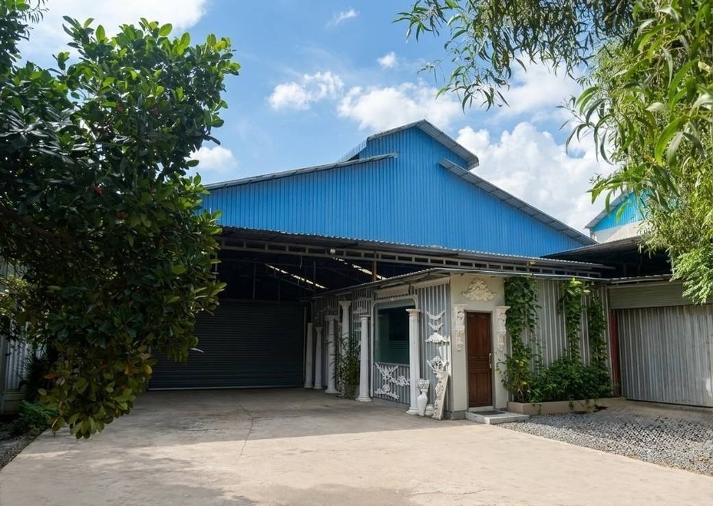 ឃ្លាំង តម្លៃ $2,200