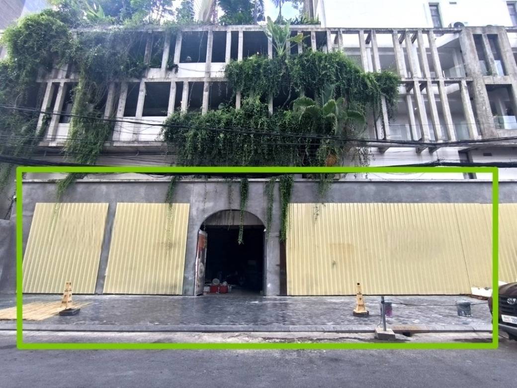 Prime Commercial Ground Floor Space for Rent in BKK1