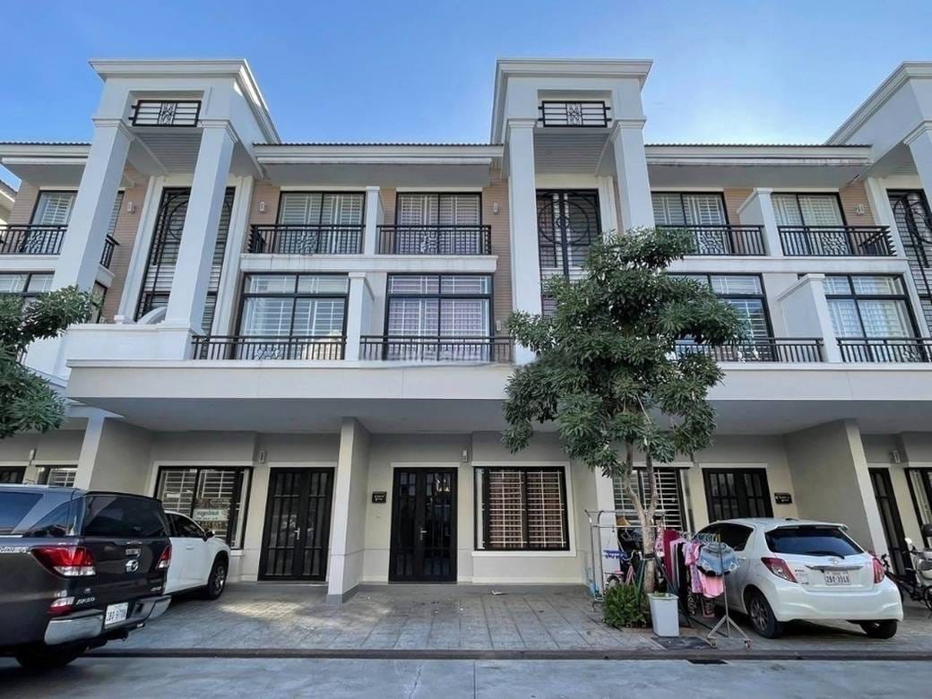 Link House For Rent in Nirouth, Chbar Ampov, Phnom Penh