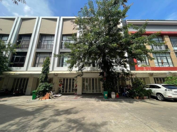 ตึกแถว For Sale & Rent ใน Nirouth, Chbar Ampov, Phnom Penh