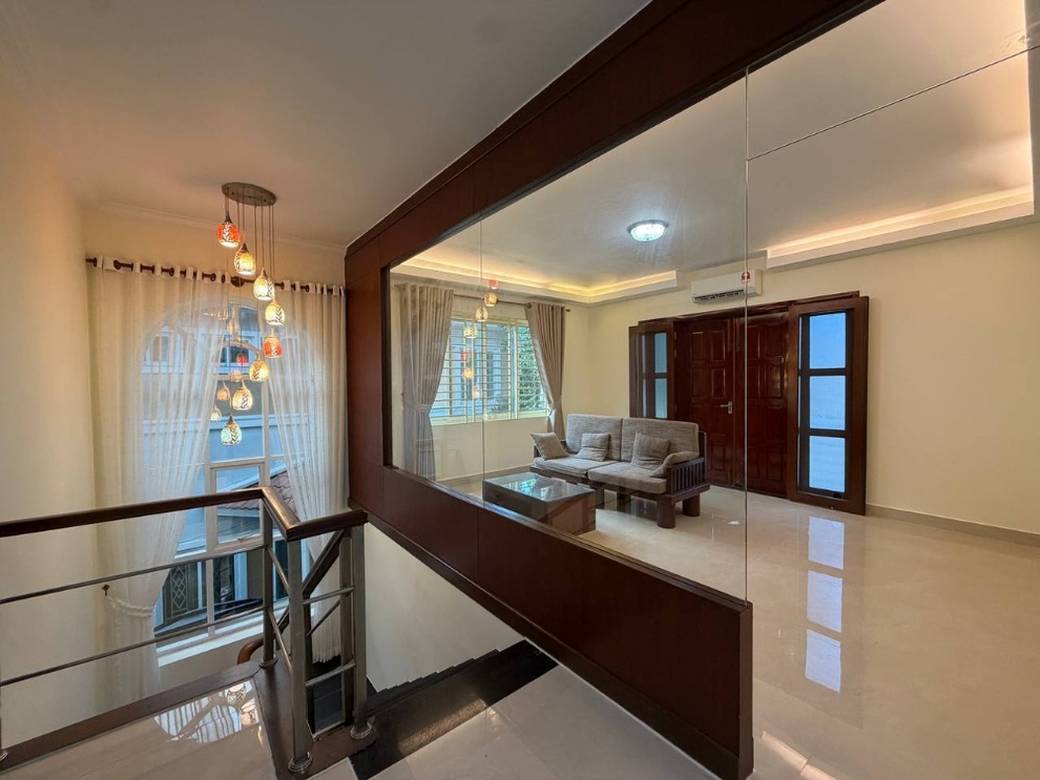 Villa For Rent in Chamkarmon $1,700