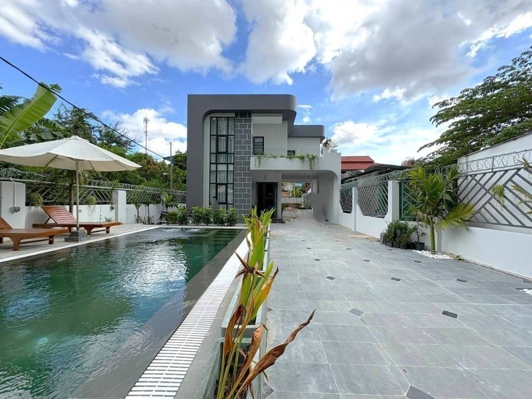 $2,000 Villa