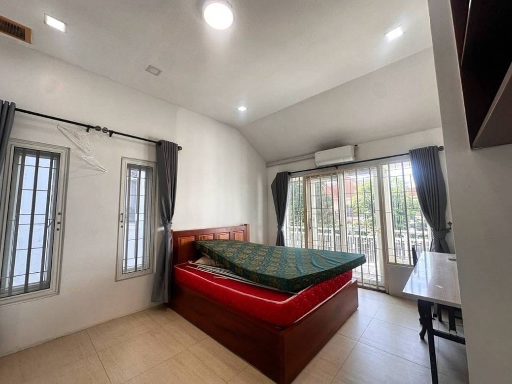 $2,500 Vila