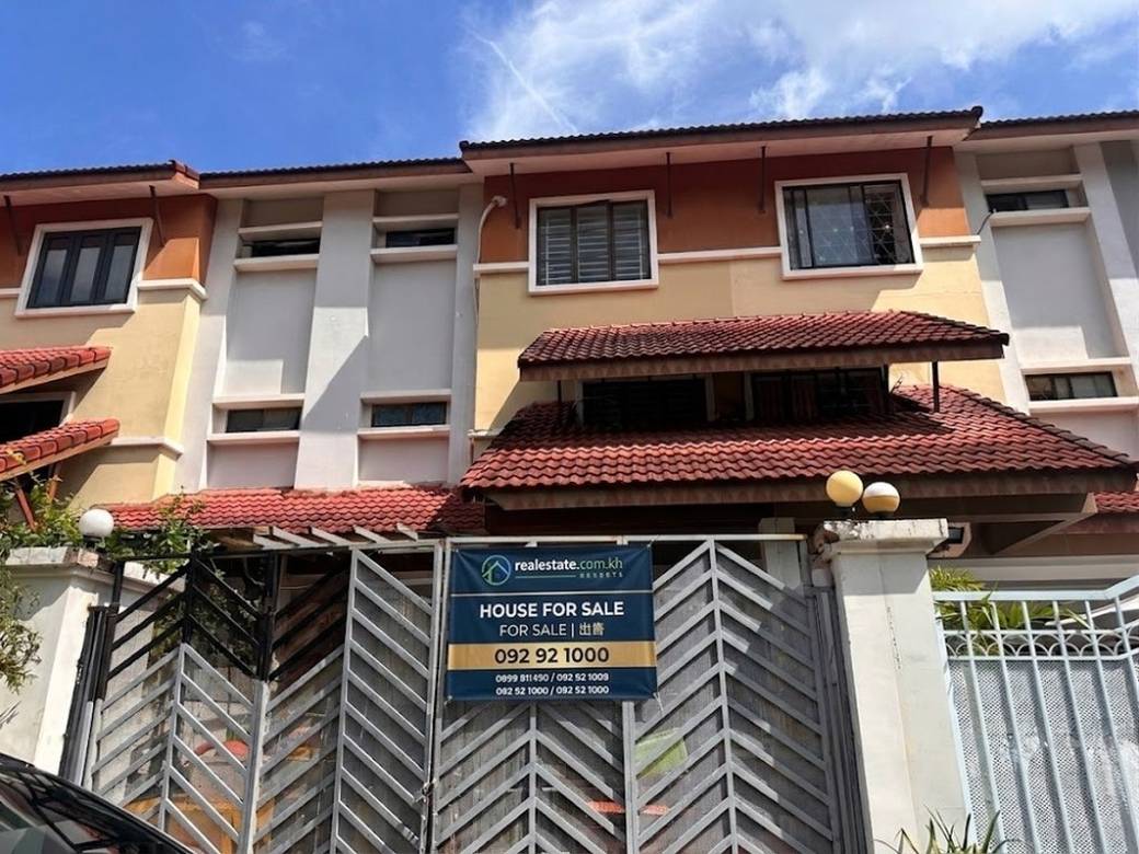 URGENT SALE | SEMI-DETACHED VILLA I TUOL KORK
