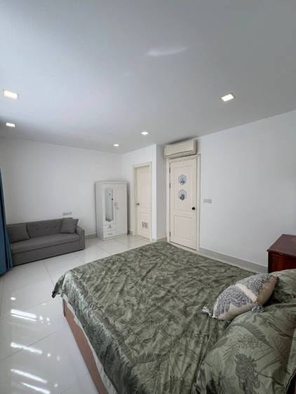 $890 Villa