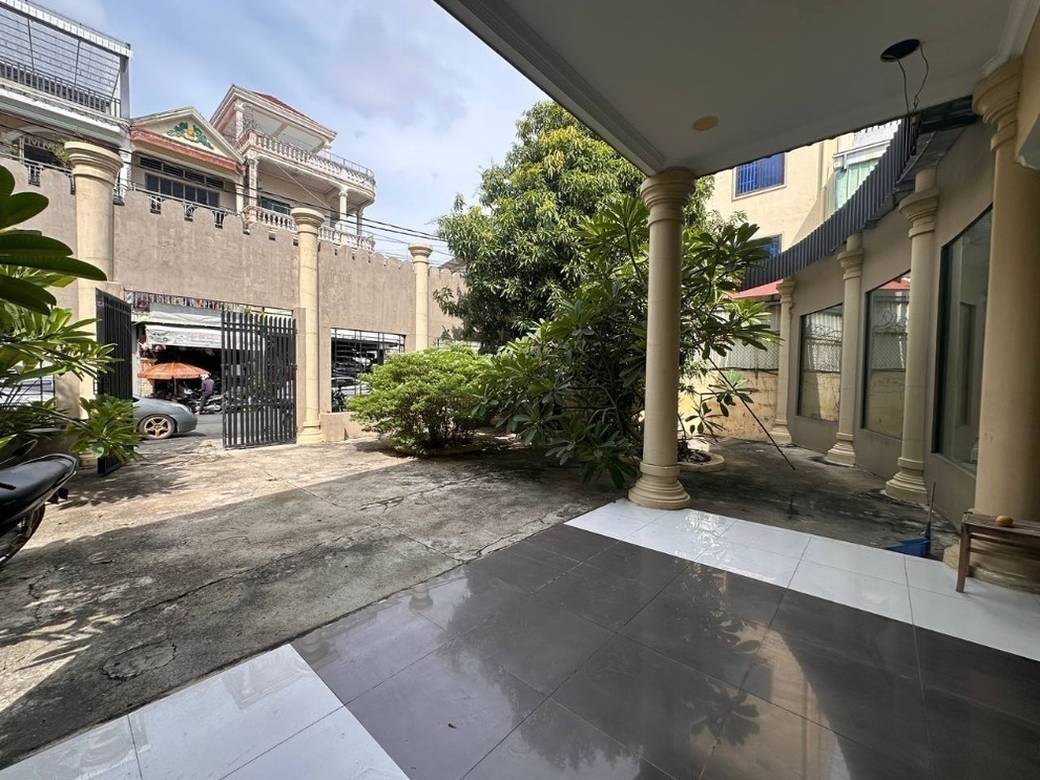 CommercialShophouse À louer de 840 m² de terrain