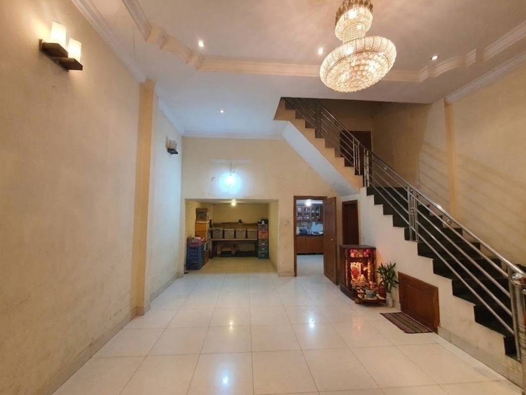 240 sqm Living Size House and lot Na prodej in Toul Kork