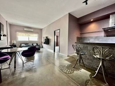 80 sqm Living Size Апартаменты Для Аренды in Daun Penh