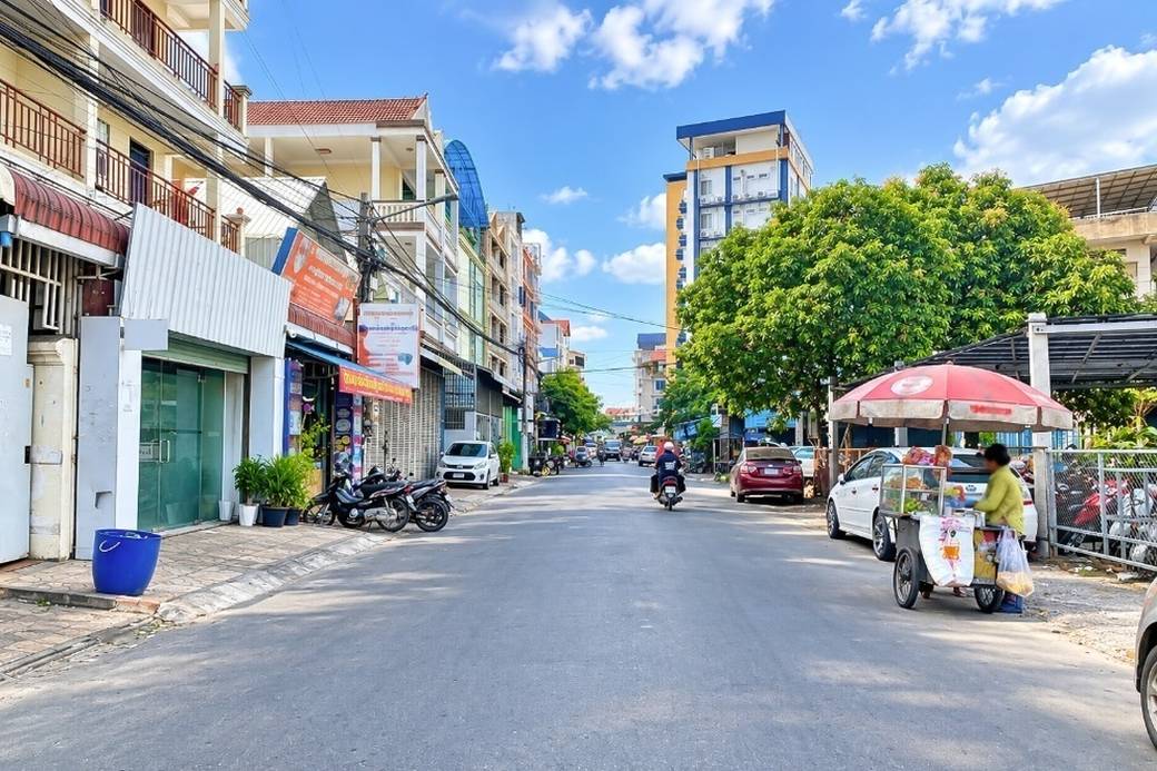 480 sqm Living Size Shophouse Na prodej in Toul Kork