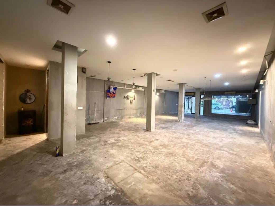 CommercialShophouse สำหรับเช่า พื้นที่ใช้สอย 150 ตร.ม. ใน Boeng Keng Kang