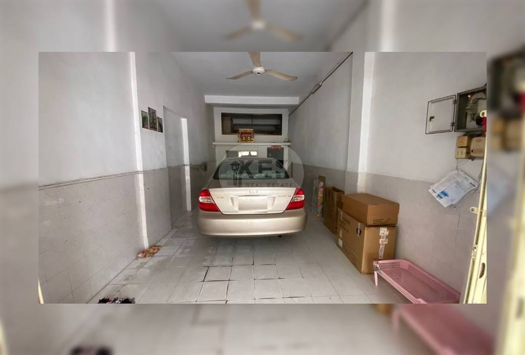 Dom z lokalem handlowym Na wynajem o powierzchni działki 79.2 m²