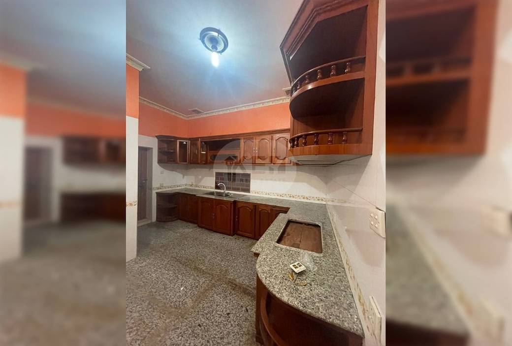 $2,500,000 Vila