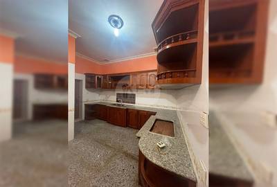 $2,500,000 Vila