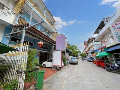 176.4 sqm Land Size Flat For Sale