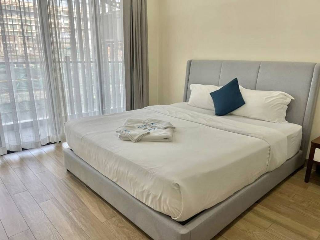 100 sqm Living Size Apartmán se službami K pronájmu in Boeng Keng Kang