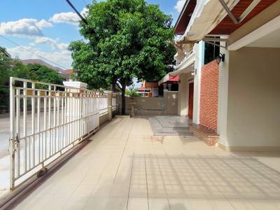 $1,600 Vila