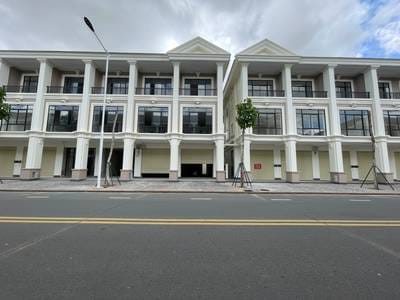 $300,000 Maison-boutique