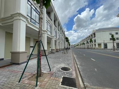 Maison-boutique À vendre de 96 m² de terrain