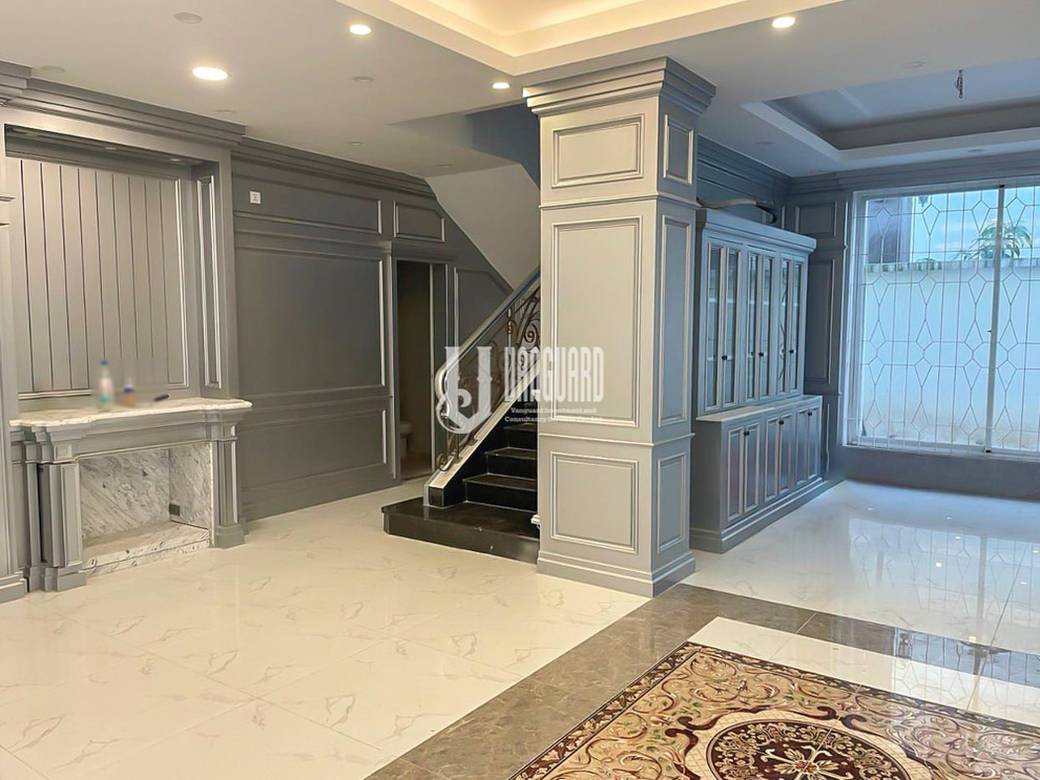 $1,120,000 Villa