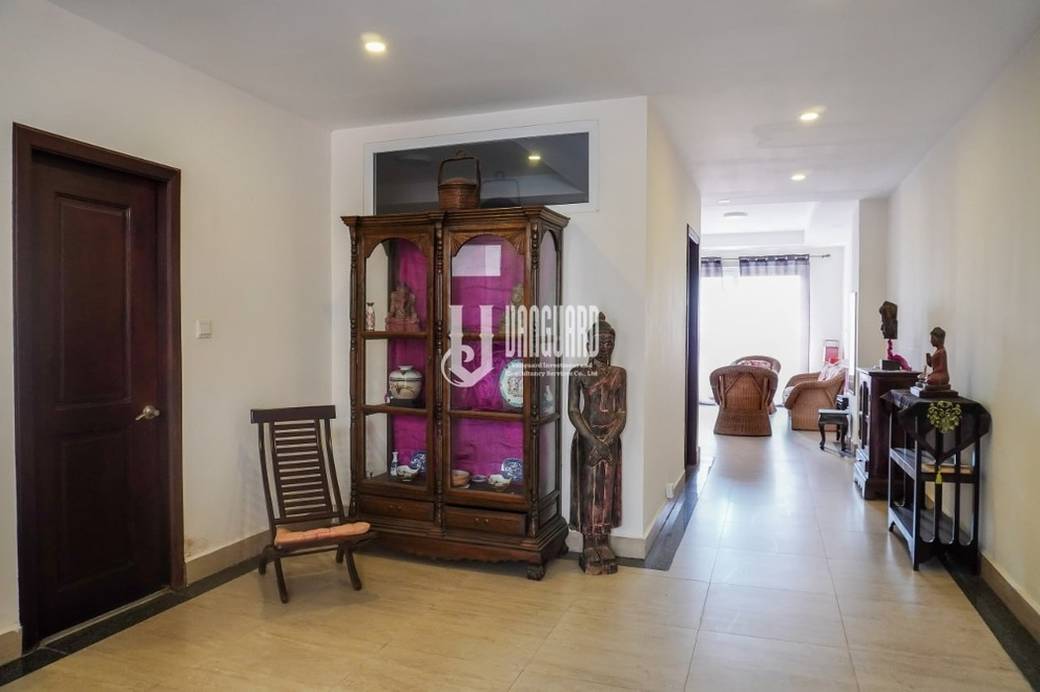 ខុនដូ តម្លៃ $700