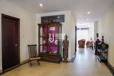 ខុនដូ តម្លៃ $700