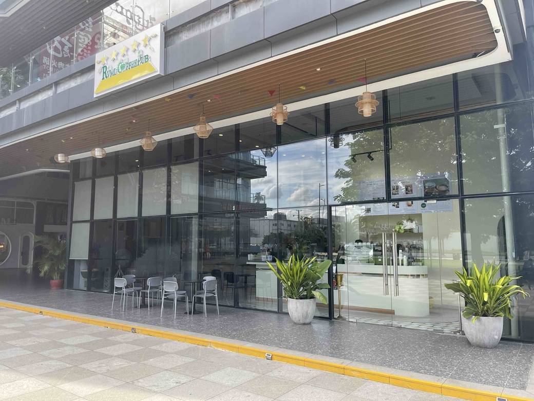 Daun Penh ร้านอาหาร สำหรับขาย ใน Daun Penh