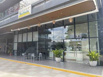 Daun Penh ร้านอาหาร สำหรับขาย ใน Daun Penh