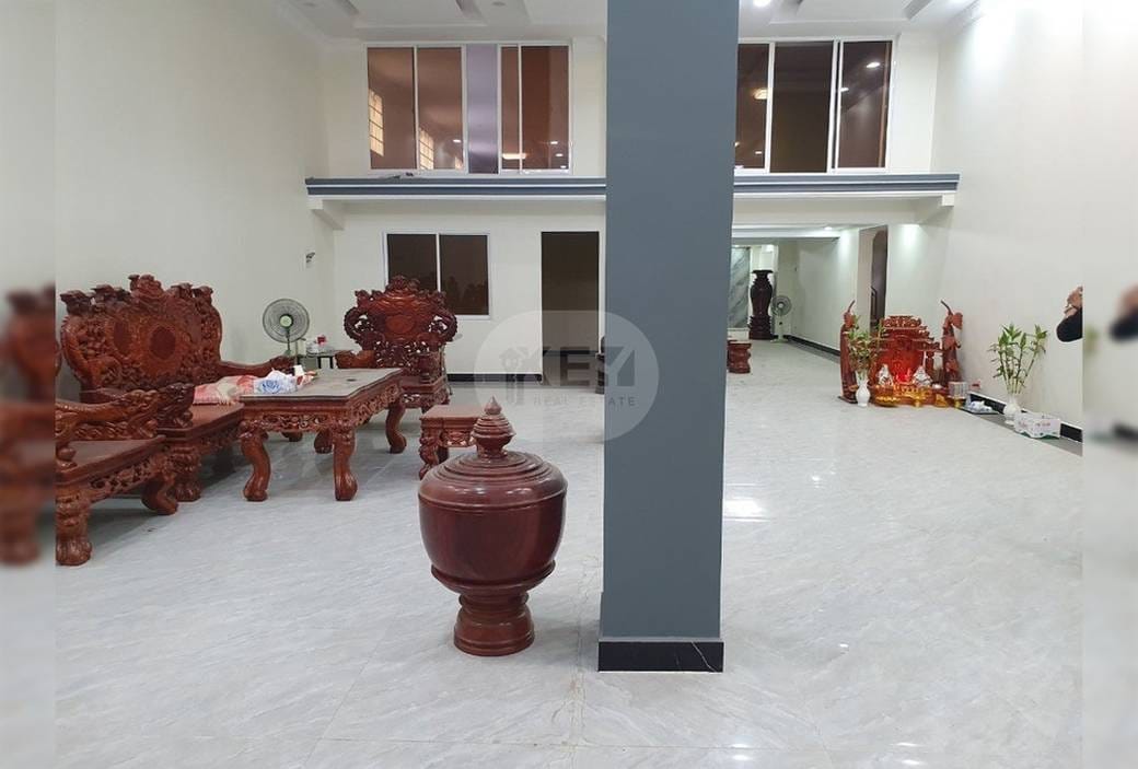 អាគារ For Sale & Rent ទំហំដី 304 ម៉ែត្រការ៉េ