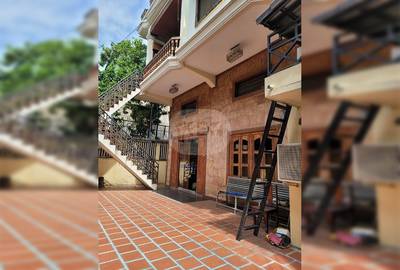1,072 sqm Land Size Building For Sale & Rent