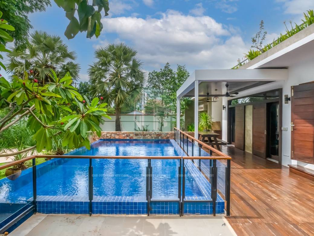$1,200,000 Villa