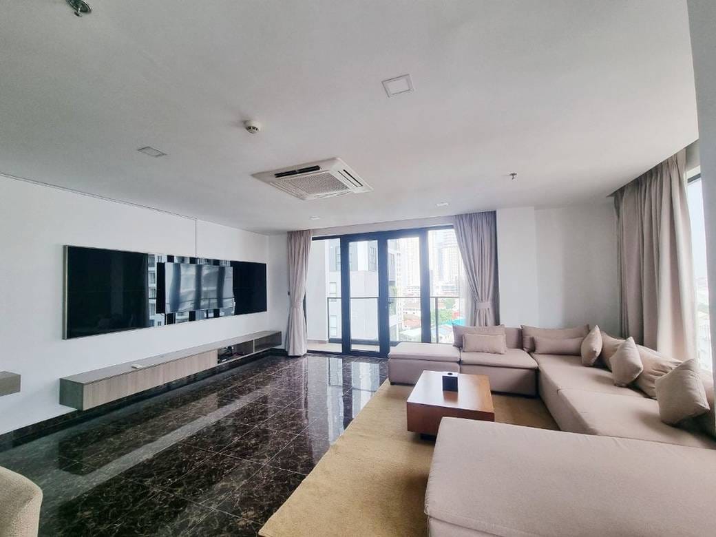180 sqm Living Size Apartment For Rent in Boeng Keng Kang