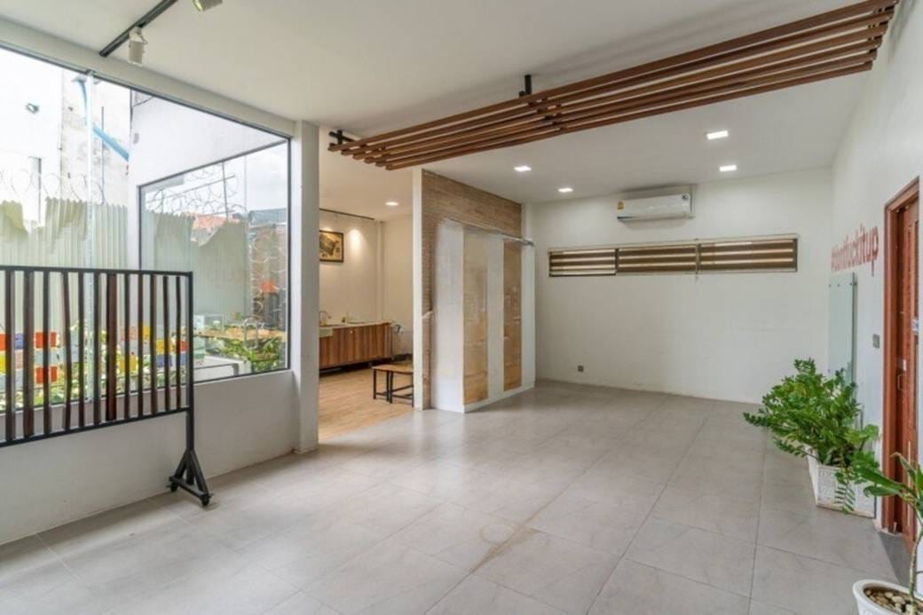 Daun Penh에 있는 건축 임대 $4,000